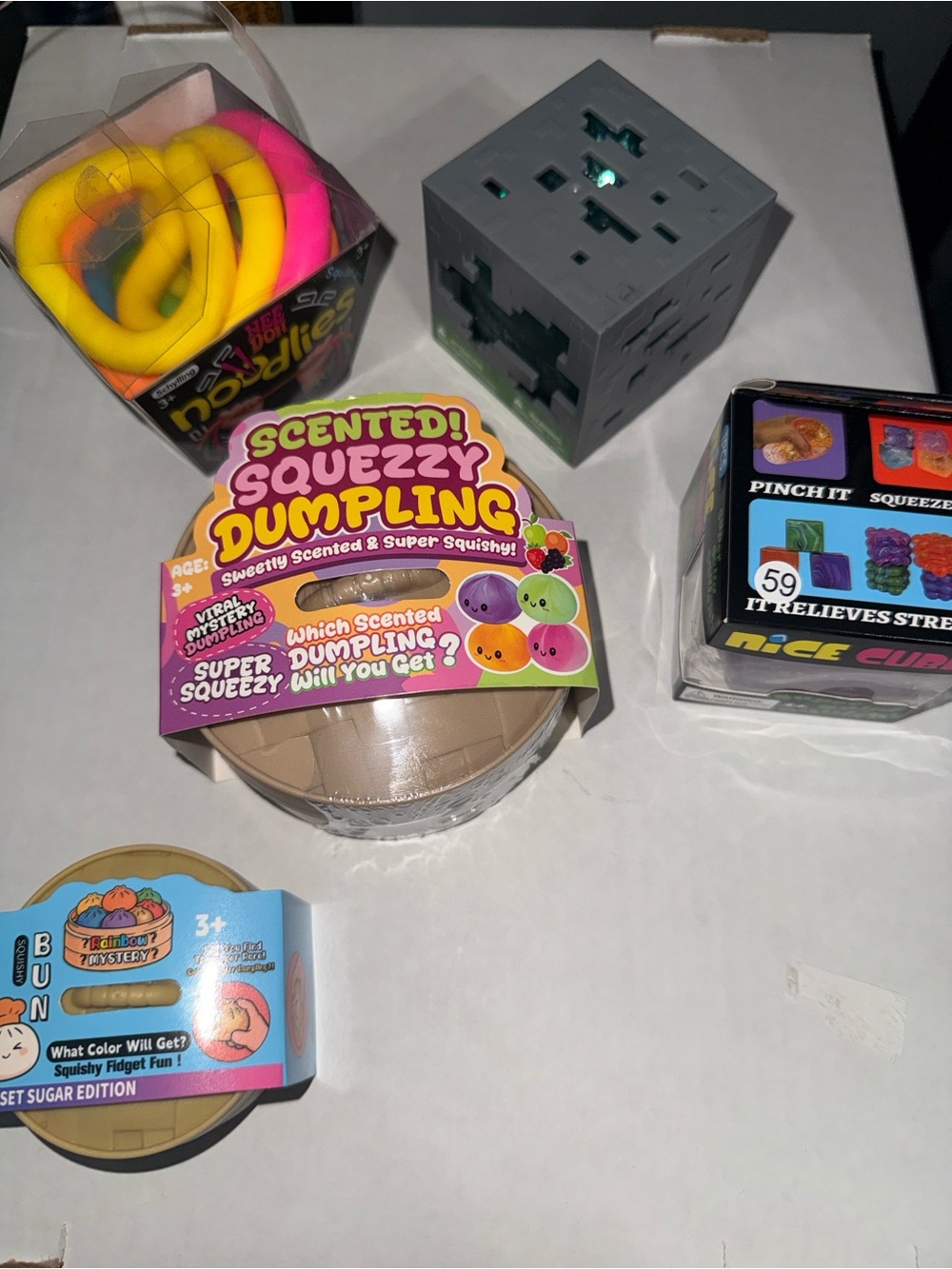 Surprise squishy bundle 5 back - Picture 4 of 14